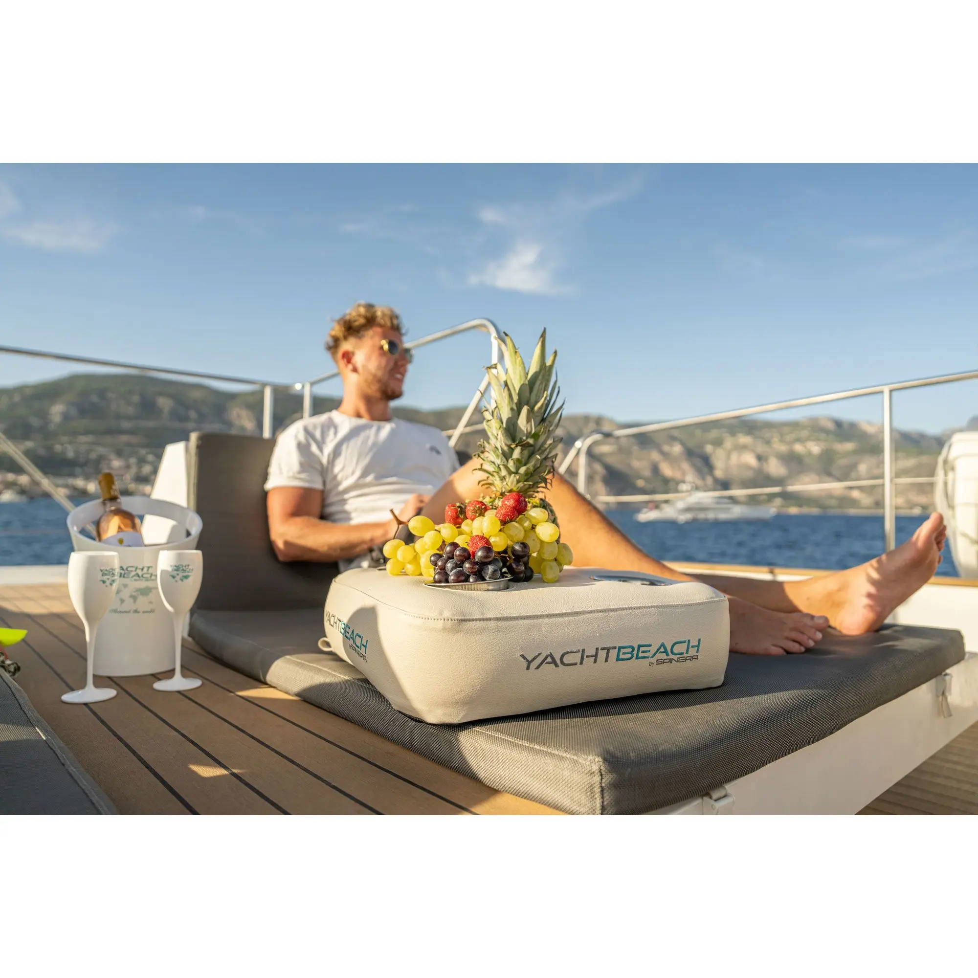 Yachtbeach floating cup holder